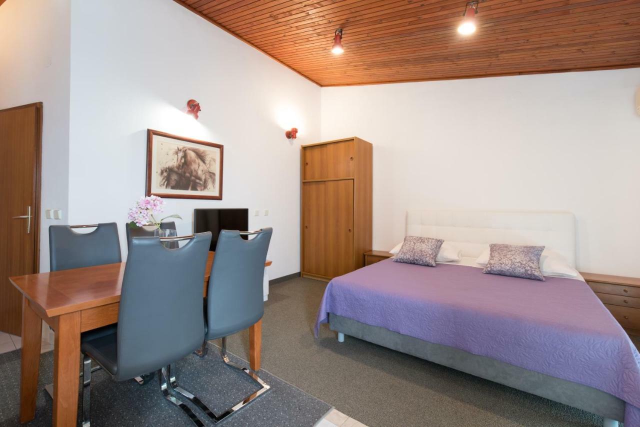 Beach Guesthouse Mediteran Podstrana Luaran gambar